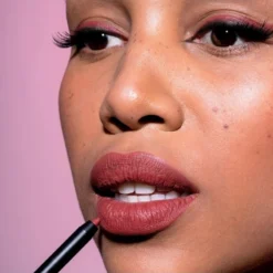 Cherry Crayon - LH Cosmetics -Tiendas Sigma Select cherry crayon lh cosmetics 3